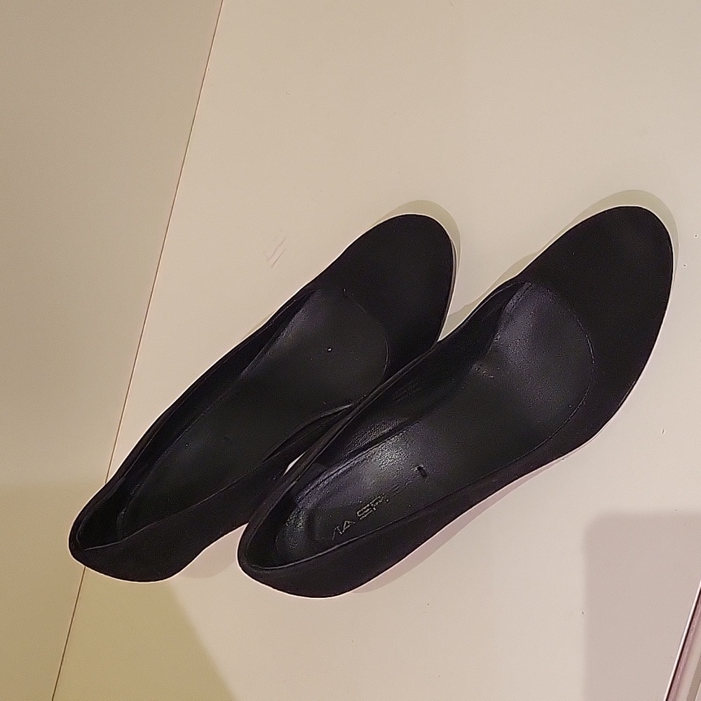 High heel shoes